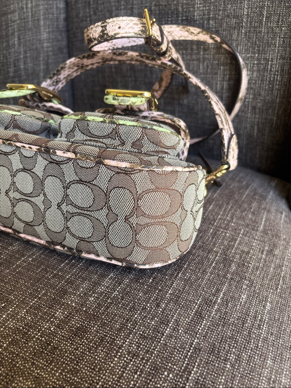 Coach Ashton Shoulder Bag In Signature Jacquard GOLD/OAK MULTI Like New w/Straps - Picture 16 of 16